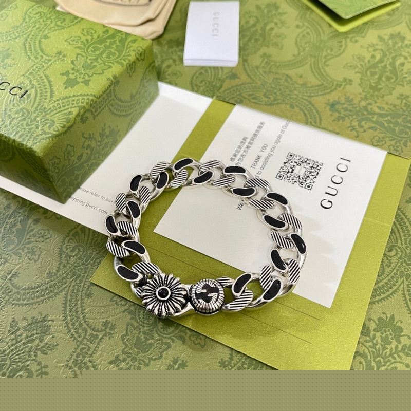 G*u*i bracelets